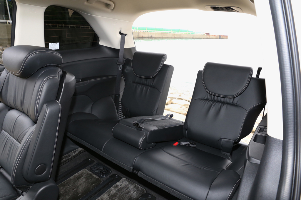 オデッセイＨＶの３列目シート