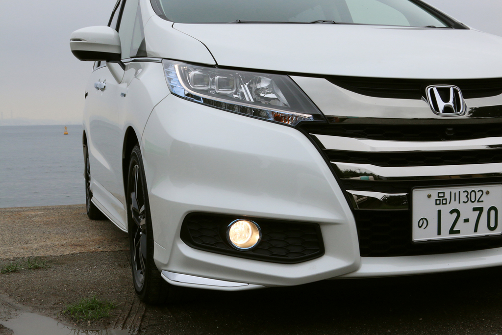 丸みを帯びたフロントバンパー