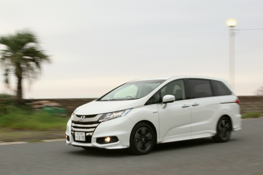 流麗なデザインが特徴のオデッセイ ハイブリッド アブソルート