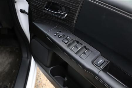 フロントドアのスイッチ類