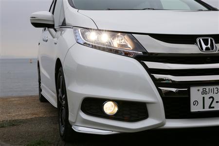 メッキを施した大開口のフロントグリルとＬＥＤヘッドライト