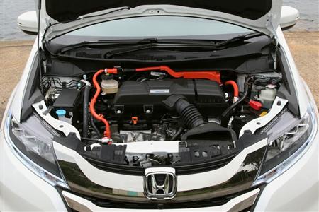 オデッセイハイブリッドのエンジンルーム