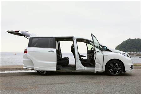 ドアをすべて開けた状態。天井は高く、床面は低く