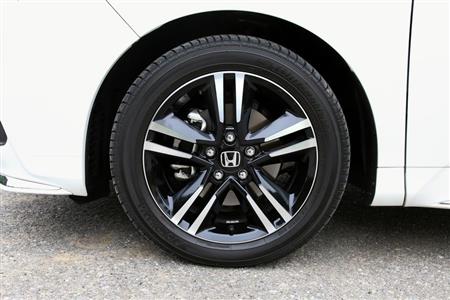 ハイブリッド アブソルート専用デザインの１７インチアルミホイール