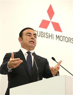 緊急記者会見に臨む日産自動車のカルロス・ゴーン社長＝２０日午後、東京都港区（福島範和撮影）
