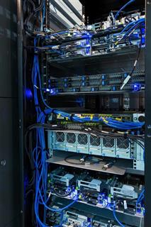 ＯＣＰ仕様のサーバ。ＯＣＰには米国を中心にＦａｃｅｂｏｏｋをはじめとする大手ユーザー企業、ベンダー、ＳＩ企業など約１５０社が参加している