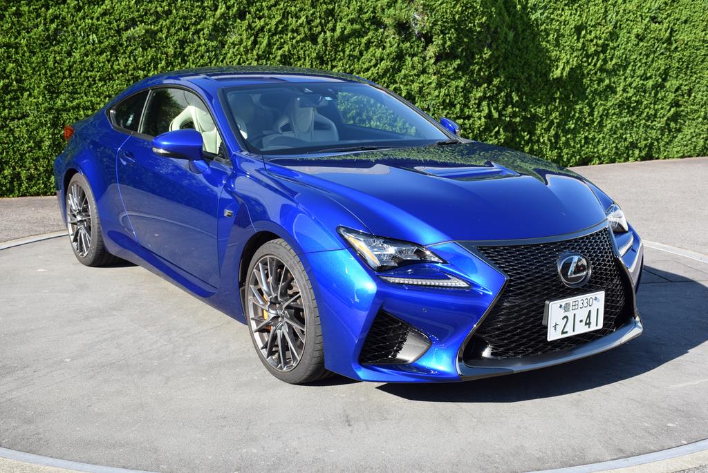 レクサスの高性能クーペ「ＲＣ Ｆ」。カラーは「ヒートブルーコントラストレイヤリング」