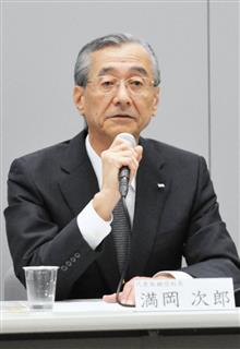 業績予想の下方修正について記者会見するIHIの満岡次郎社長=24日午後、東京都江東区 業績予想の下方修正について記者会見するIHIの満岡次郎社長=24日午後、東京都江東区
