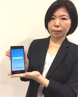 通話が途切れにくいよう設定できる富士通の法人向けスマートフォン「アローズＭ３５７」（芳賀由明撮影）