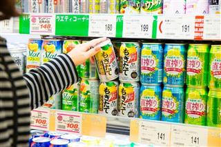 量販店では、酒の安売り競争が激化している