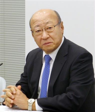 記者会見する任天堂の君島達己社長＝２６日午後、大阪市