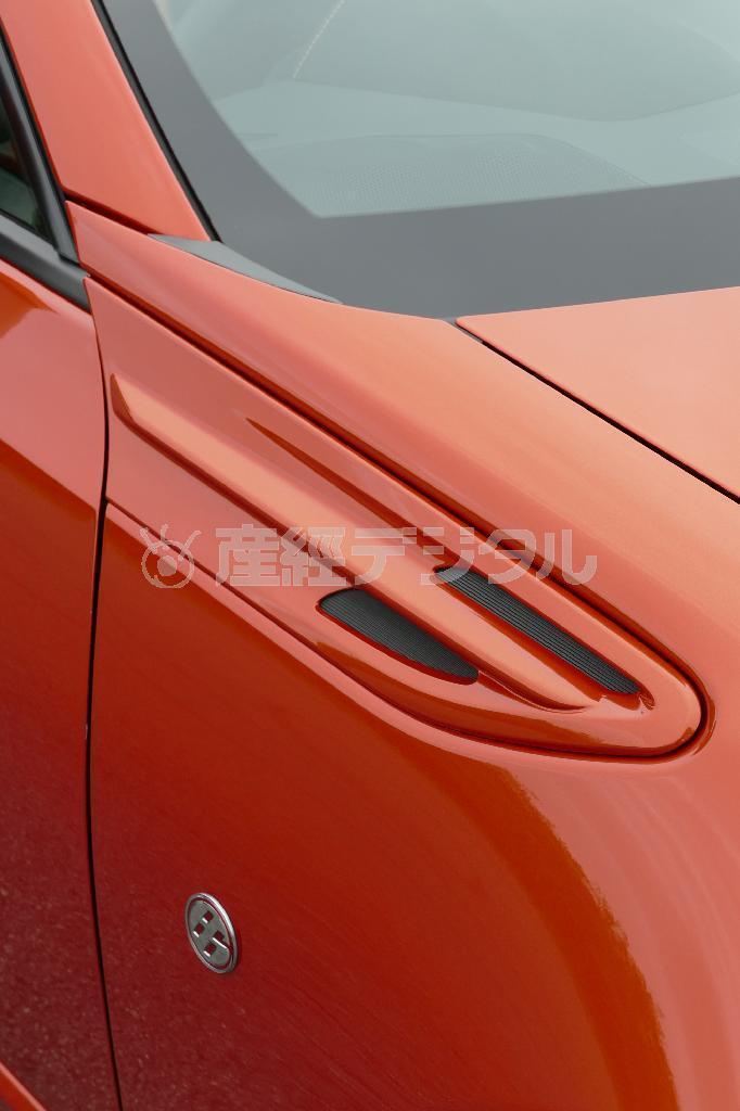 エアアウトレット風意匠の下に、８６バッヂ。トヨタ・８６