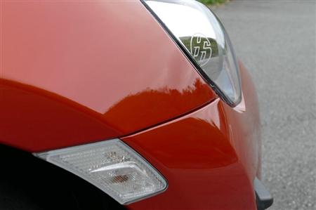 サイドポジションランプ。左に見えるヘッドランプハウジングに「86」銘が。トヨタ・86