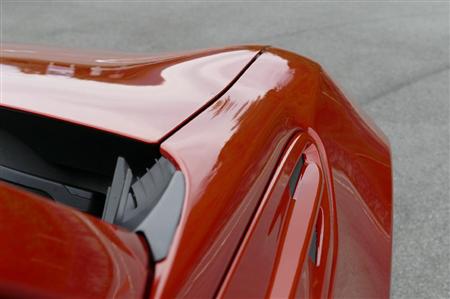 小さなこぶのように盛り上がったホイールアーチ。運転席からも左右の山が目に入り、気分が上がる。トヨタ・86