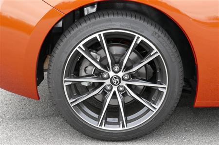 後輪のブレーキディスクも結構大きい。トヨタ・86