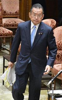 衆院ＴＰＰ特別委員会で、民進党の升田世喜男氏の質問に答弁に立つ山本有二農水相＝１日午前、国会・衆院第１委員室（斎藤良雄撮影）