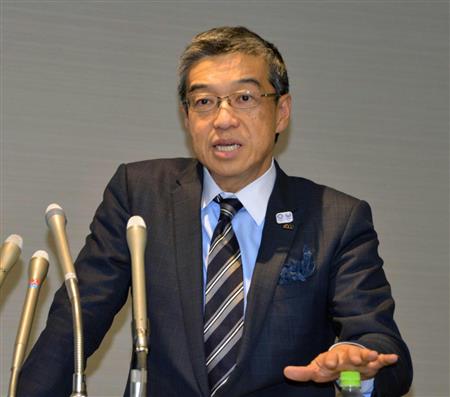 記者会見する三越伊勢丹ホールディングスの大西洋社長＝８日午後、東京都中央区