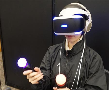 併設の展示会場では、ソニーのプレイステーションＶＲの体験コーナーもお目見えした＝１１日、六本木の東京ミッドタウン