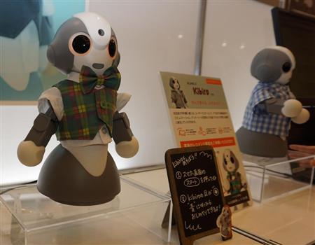 併設の展示会場に並んだ小型ロボットのＫｉｒｉｂｏ＝１１日、六本木の東京ミッドタウン