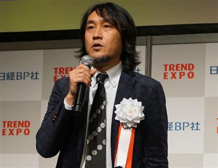 あいさつに立った伊藤健・日経トレンディ編集長＝１１日、六本木の東京ミッドタウン