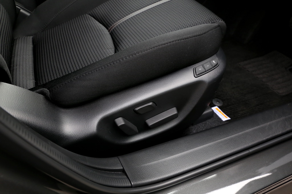 運転席はオプションで１０ｗａｙパワーシートを装備