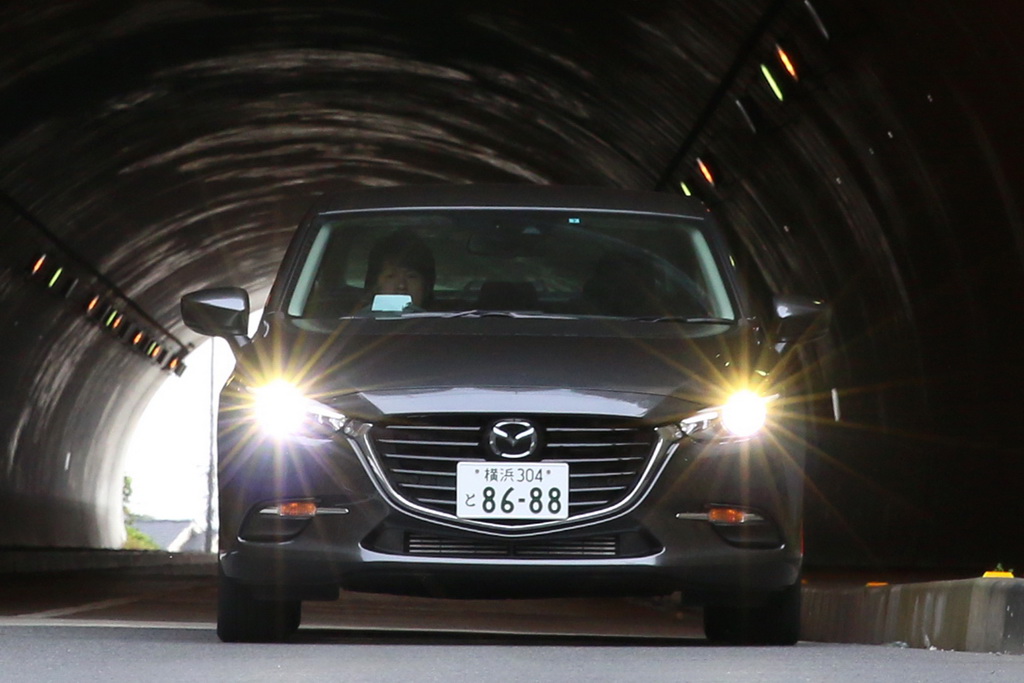 黒っぽい「マシーングレー」は重厚感を漂わせて存在感たっぷり