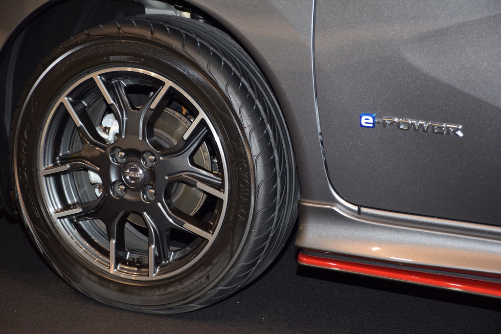 日産「ノート e-POWER」のニスモ・バージョン。サイドには「e-POWER」のバッジが光る