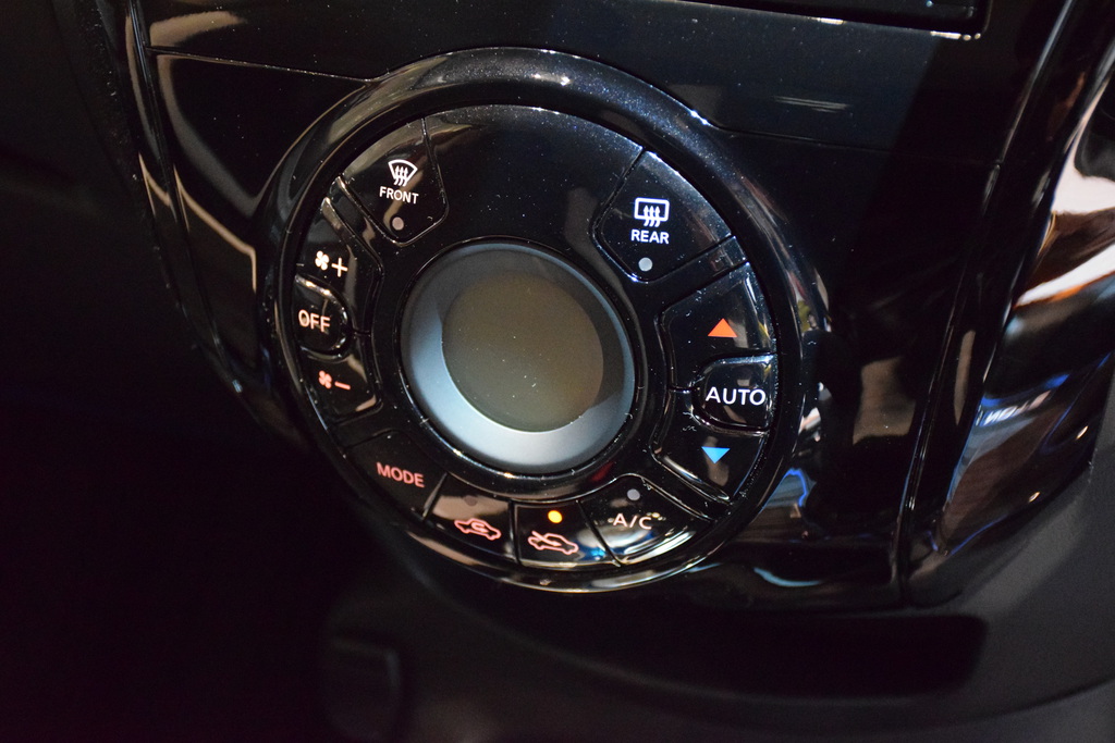 エアコンの操作スイッチ