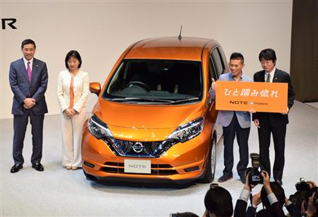 ゲストで登場した俳優の柳沢慎吾さん（右から２人目）