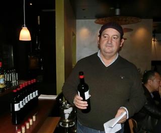 ワインの新酒「アミマネラ2016」を紹介するスペインの醸造家、ベンハミン・ロメオ氏=11日、東京都港区 ワインの新酒「アミマネラ2016」を紹介するスペインの醸造家、ベンハミン・ロメオ氏=11日、東京都港区