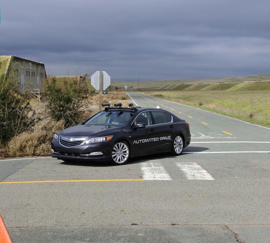 ホンダが公開した自動運転技術の実験＝１５日、米カリフォルニア州コンコルド市（会田聡撮影）