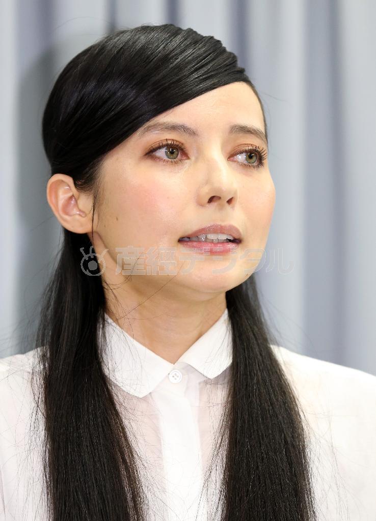 バンド「ゲスの極み乙女。」の川谷絵音とのスキャンダルについて会見に臨むベッキー＝１月６日、東京・新宿（山田俊介）