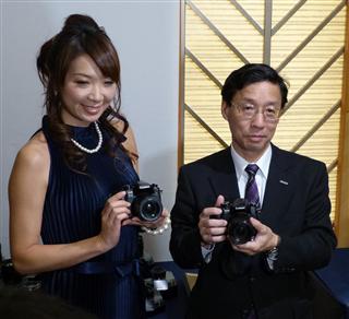 パナソニックが平成２６年に東京都内で開いた、４Ｋ動画対応ミラーレス一眼カメラの発表記者会見