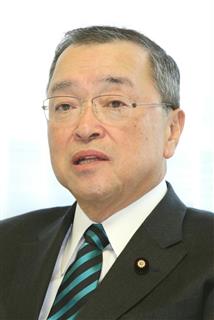 インタビューに応じる自民党の宮沢洋一税調会長＝１８日、東京都千代田区