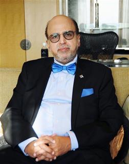 インタビューに応じるドーハ銀行のシーサラマン最高経営責任者