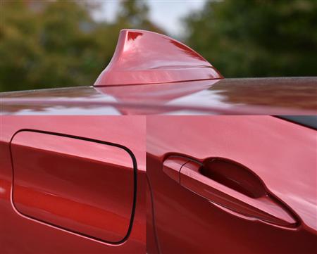 シャークフィンアンテナ（うえ）、フュエルリッド（左）、前席ドアハンドル（右）。ＢＭＷ・２１８ｄグランツアラー