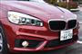 キドニーグリルはもちろん、イカリングヘッドライトなど、ディテールはＢＭＷそのもの。ＢＭＷ・２１８ｄグランツアラー