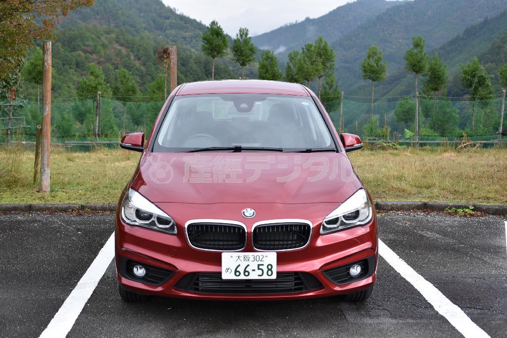 真正面からの画像だけだとセダンのようにも見えるが…ＢＭＷ・２１８ｄグランツアラー