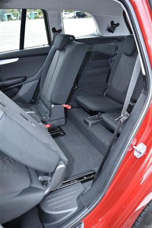 隙間は広いとは言えないが、乗り込みづらいというほどではない。ＢＭＷ・２１８ｄグランツアラー