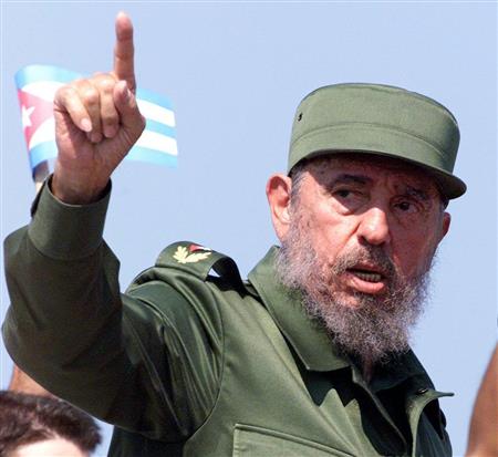 ２００２年５月、メーデー集会で演説するキューバのフィデル・カストロ国家評議会議長（ロイター＝共同）