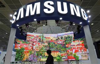 国際見本市に出展されたサムスン電子のブース。同社は大株主の要求を受け入れ、経営改革に着手する＝１０月２６日、ソウル（ＡＰ）