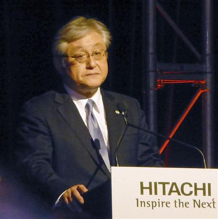 １日、オーストラリア・シドニーで講演する日立製作所の東原敏昭社長（共同）