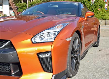 ４つのＬＥＤランプから構成されるスーパーワイドビームヘッドランプ