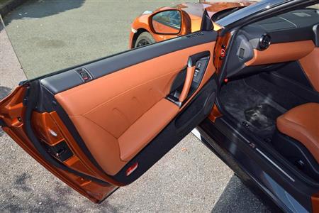 ドアの内張りやドアハンドルにも高級ナッパレザーを使用