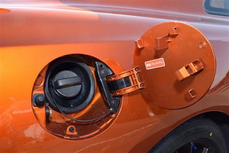 ワンプッシュで開く給油口リッド