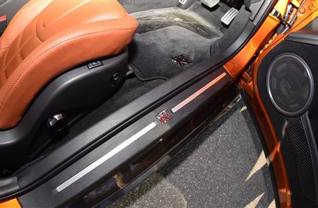 シルプレートに「ＧＴ－Ｒ」のロゴが光る