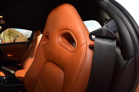 セミアニリン本革シート