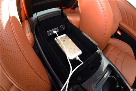 ＵＳＢを介してスマートフォンの接続も可能