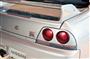 ４代目スカイラインＧＴ－Ｒ（Ｒ３３）の「ＧＴ－Ｒ」エンブレム＝日産グローバル本社ギャラリー