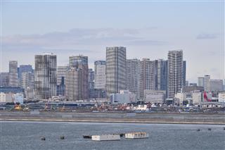 東京ベイエリアのタワーマンション群＝１１月２８日、江東区・東京ゲートブリッジから撮影（撮影・斎藤浩一）